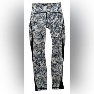 Women's Lululemon Train Times 7/8 Pant Light Garden White Black Size 4